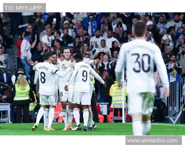 巴伦西亚主场迎战皇家马德里队争夺西甲荣耀的激烈对决